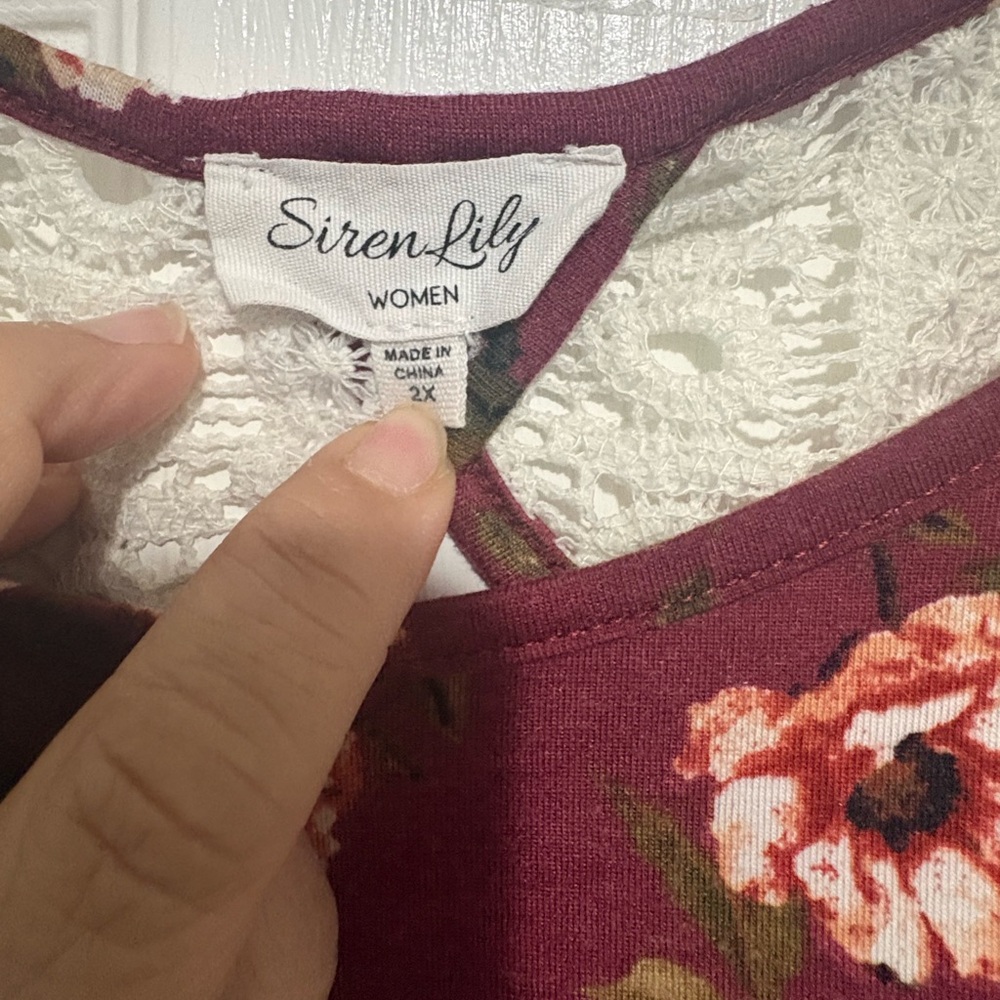 Siren Lily Floral Blouse with Lace - Picture 5 of 10